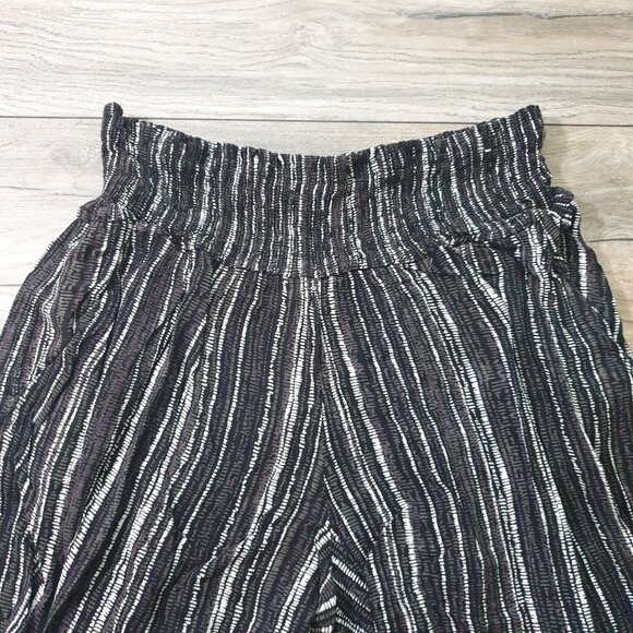 Threedots Women Shorts Black White Striped Elastic Waist Shorts XL 28 In Waist - Picture 3 of 6